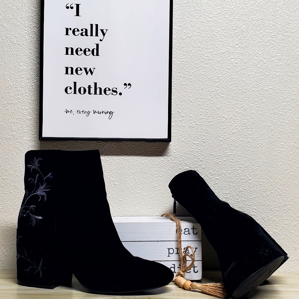 Kenneth Cole Renna Black Velvet Floral Pattern Ankle Boots Size 8.5 39